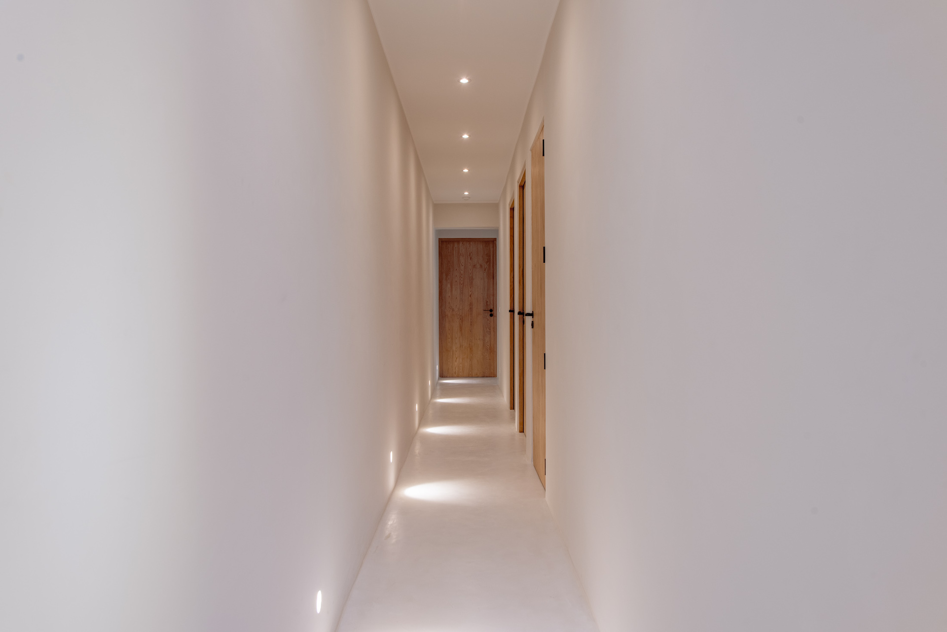 Resa estates Geraldine te koop finca noorden north ibiza sale bathroom hallway.jpg